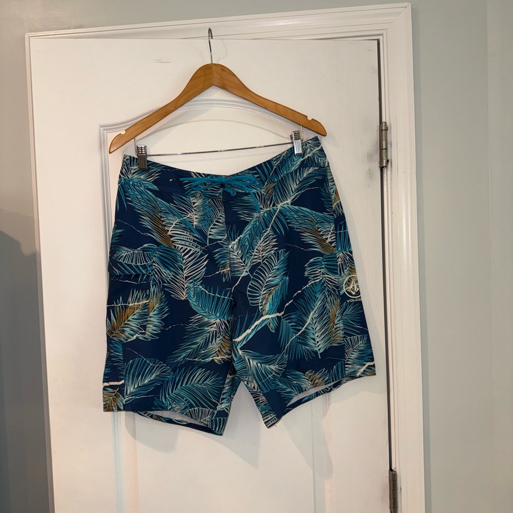 Volcom Blue and Green Hybrid Shorts Vibrant Tropical Design